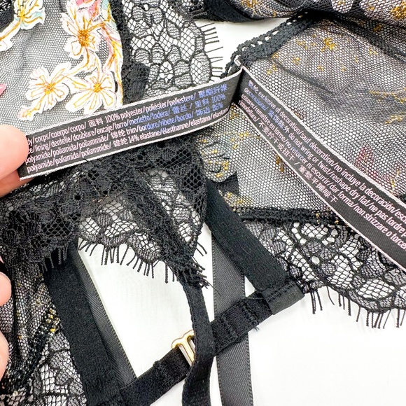 Victoria's Secret Black Lace Embroidered Floral Garter Belt - Picture 5 of 5